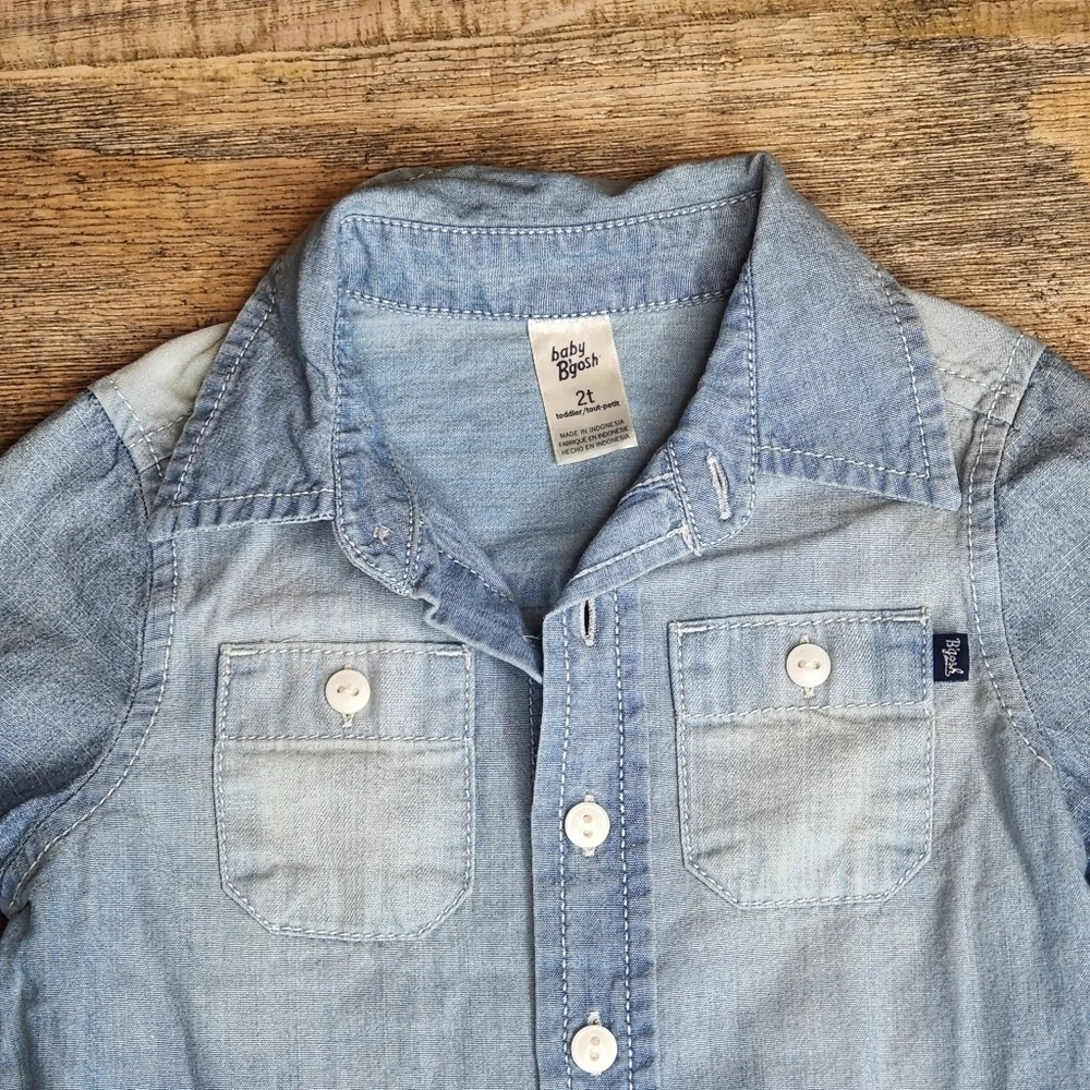 New OshKosh B'gosh Blue Jean Long Sleeve Button Up Shirt size 2T